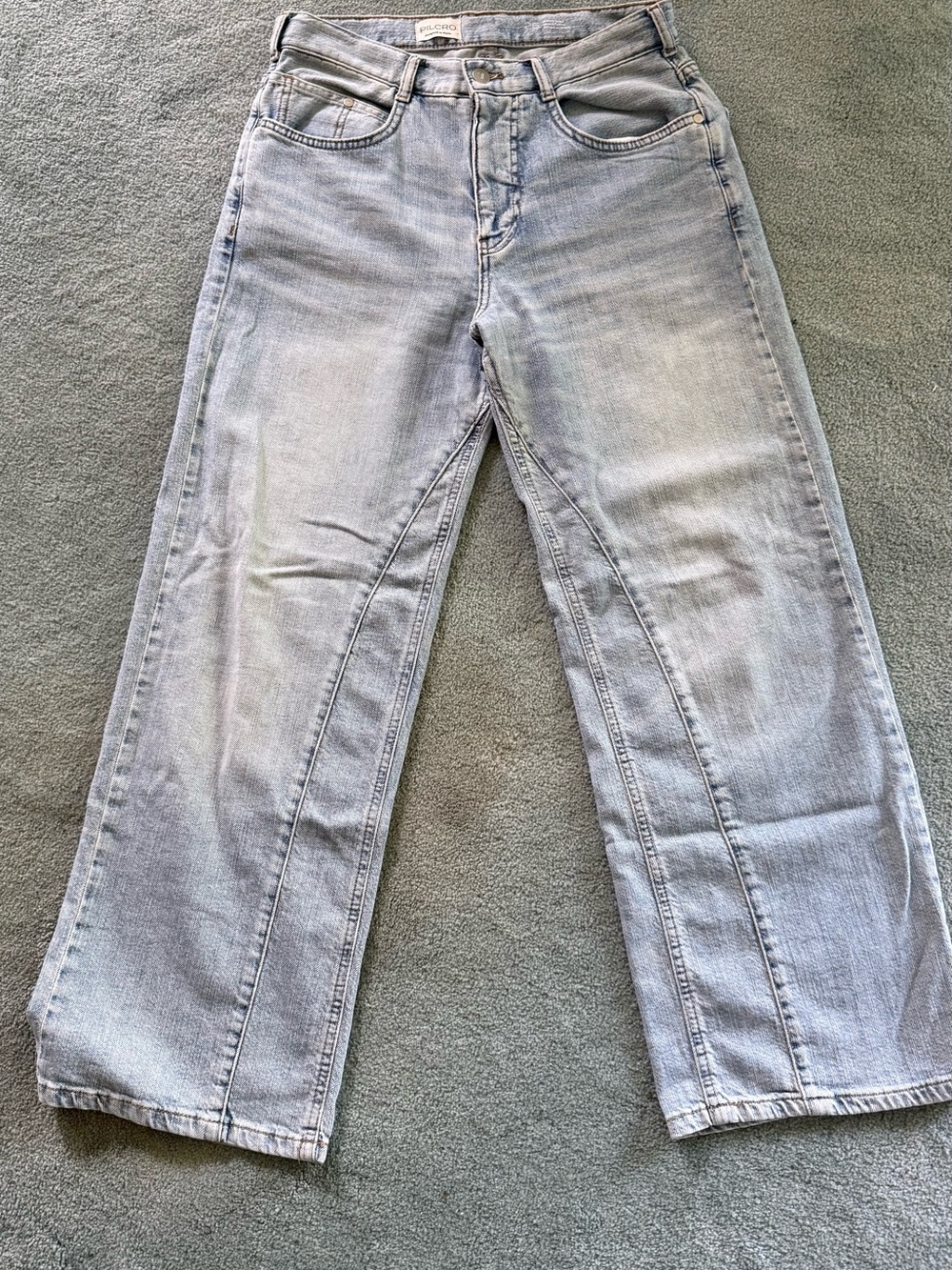 NWOT Pilcro -The Kenna Mid-Rise
Heritage Barrel Jeans. 25